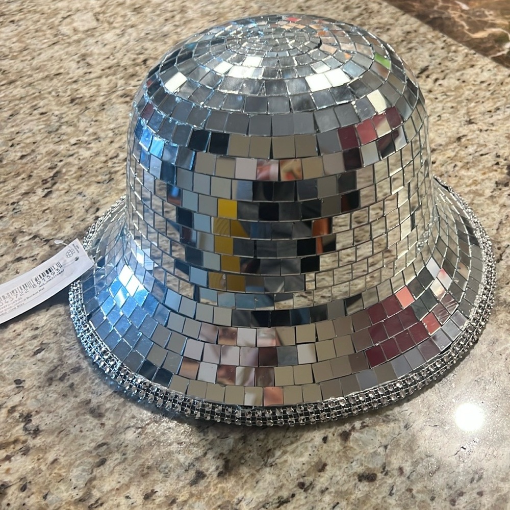 MIRROR EMBELLISHED BUCKET HAT
